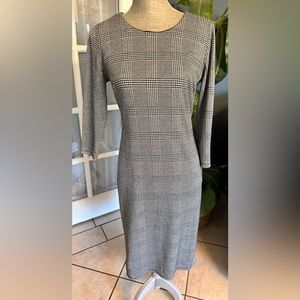 T Tahari plaid pencil dress- Midi
